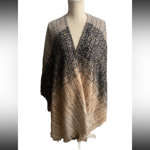 STEVE MADDEN One Size Black White Latte Gray Plaid Kimono Wrap Shawl Poncho NWT - Picture 1 of 9